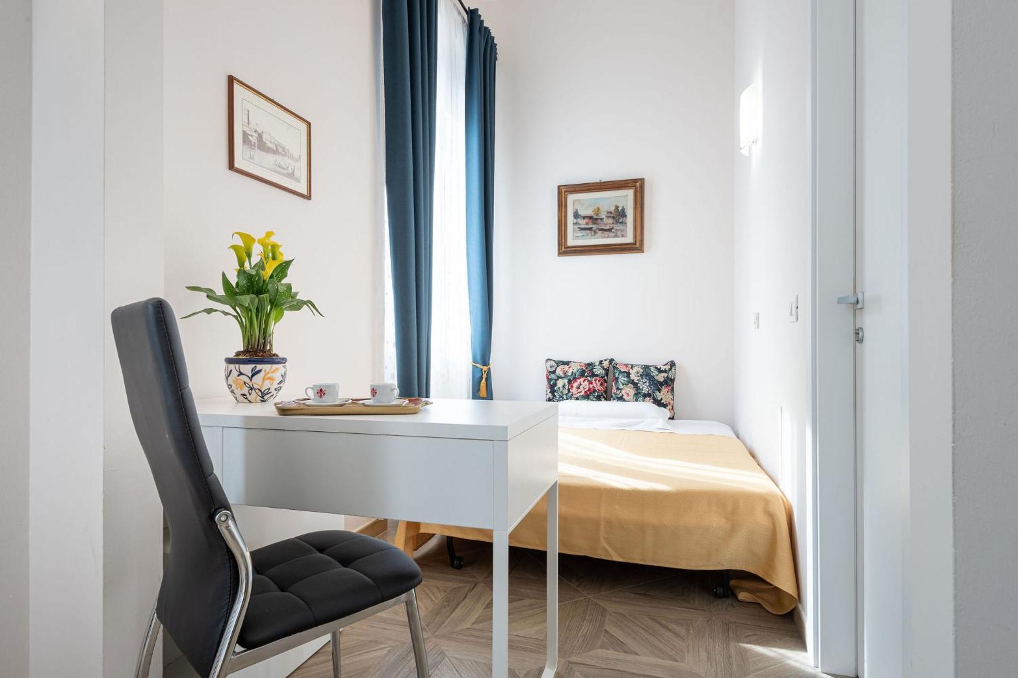 Cadorna Rooms In Florence Exterior photo